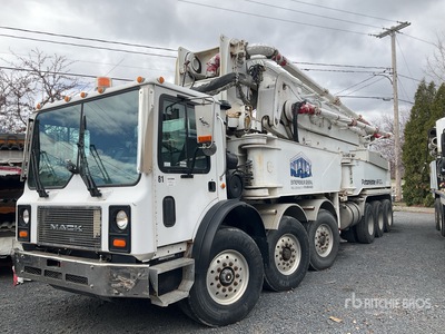 Putzmeister on 2006 Mack MR688S 12x6 شاحنة مضخة الخرسانة