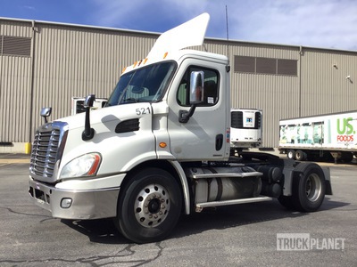 2012 Freightliner Cascadia 113 4x2 S/A Day Cab Truck Tractor