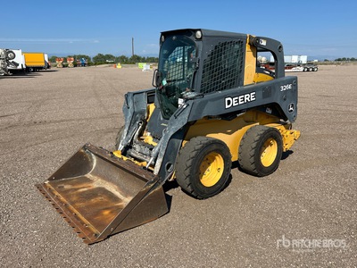 2015 John Deere 326E Ładowarka o sterowaniu burtowym