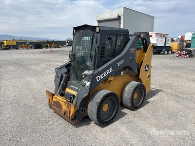 2018 John Deere 318G Two-Speed Minicargadora