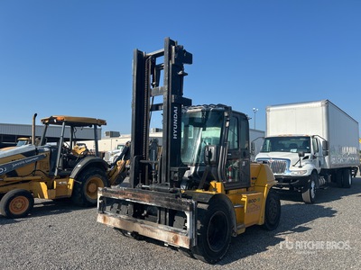 2019 Hyundai 80D-9 17500 lb Pneumatic Tire Heftruck