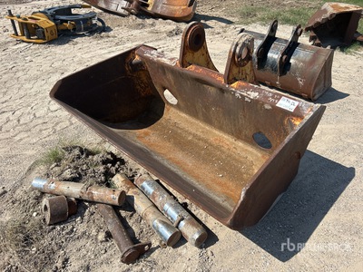 60 in Cleanup Excavator Bucket