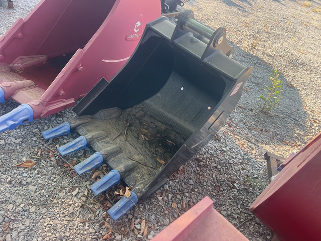 Enstruc HD 36 in Excavator Bucket