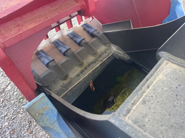 Enstruc HD 36 in Excavator Bucket