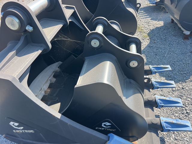 Enstruc HD 42 in Digging Excavator Bucket