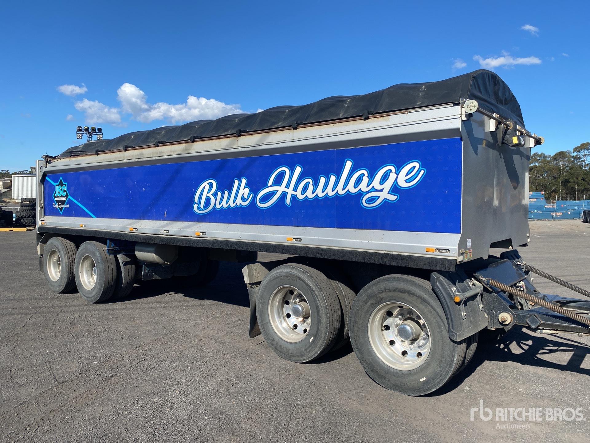 2020 Tefco 7.8 m Quad Dog End Dump Trailer