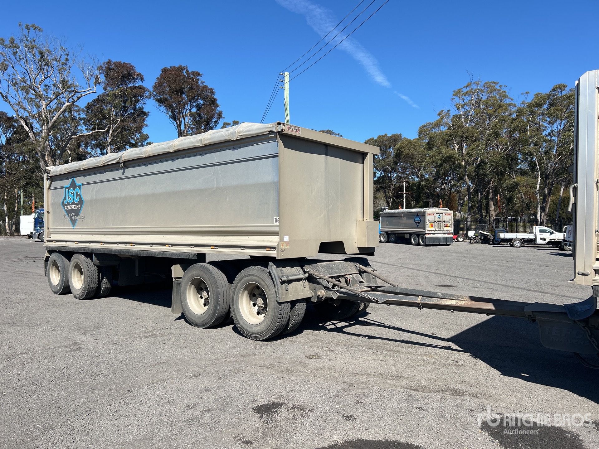 2019 Tefco Quad Dog End Dump Trailer