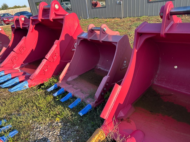 Enstruc HD 42 in Digging Excavator Bucket (Unused)