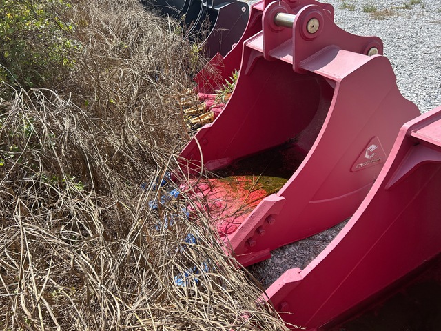 Enstruc HD 42 in Digging Excavator Bucket (Unused)