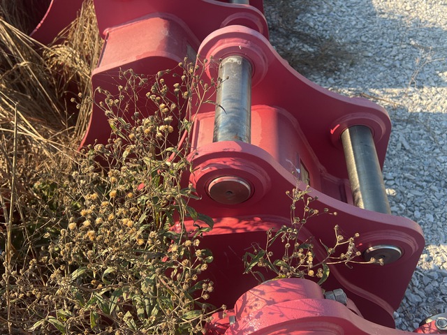 Enstruc HD 18 in Digging Excavator Bucket