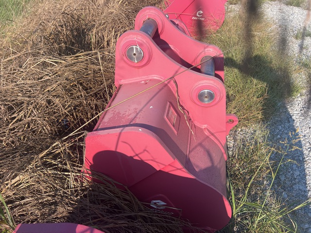 Enstruc HD 48 in Digging Excavator Bucket