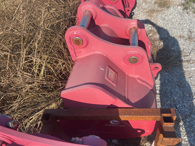 Enstruc HD 42 in Digging Excavator Bucket