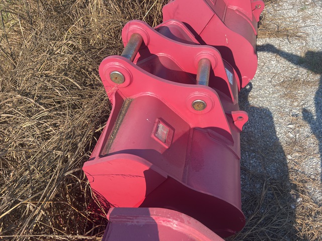 Enstruc HD 48 in Excavator Bucket