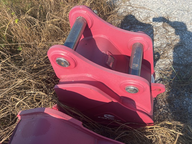 Enstruc HD 24 in Excavator Bucket