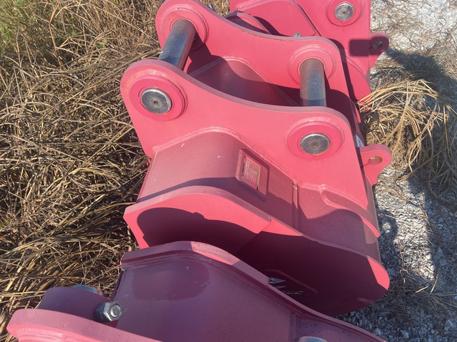 Enstruc HD 36 in Excavator Bucket