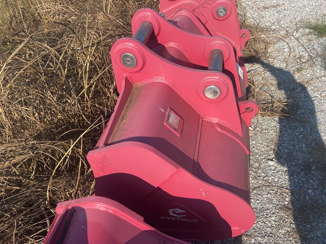 Enstruc HD 54 in Excavator Bucket