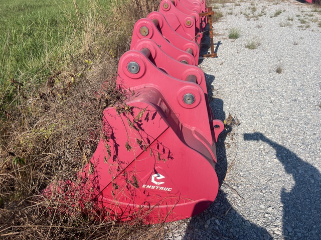 Enstruc HD 42 in Digging Excavator Bucket