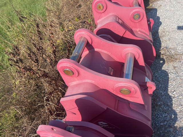 Enstruc HD 36 in Digging Excavator Bucket