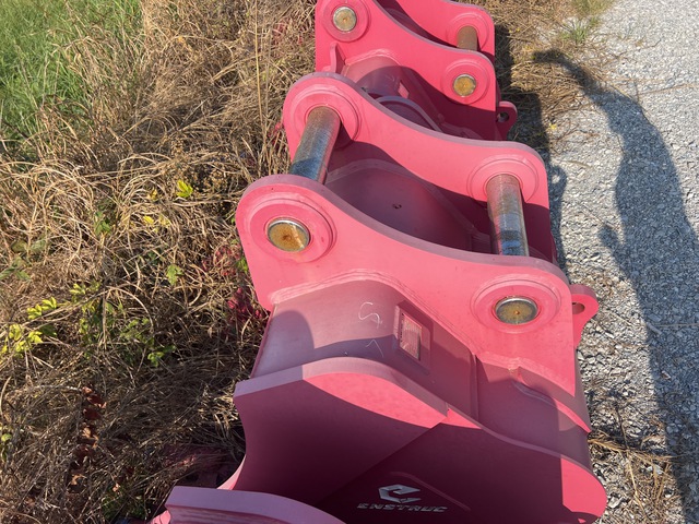 Enstruc HD 42 in Digging Excavator Bucket