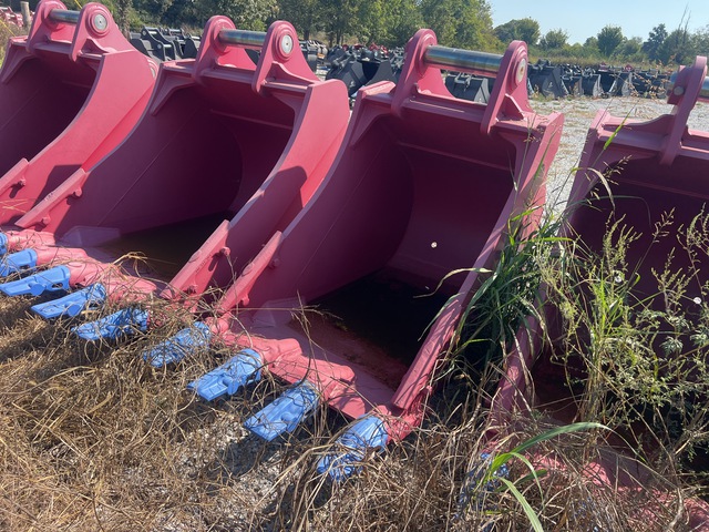 Enstruc HD 42 in Digging Excavator Bucket