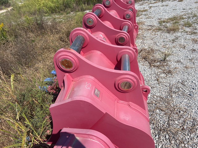 Enstruc HD 48 in Excavator Bucket