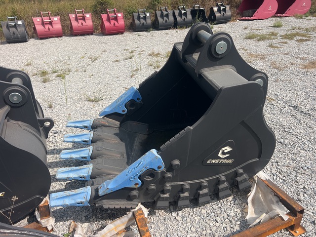 Enstruc HDX 42 in Excavator Bucket