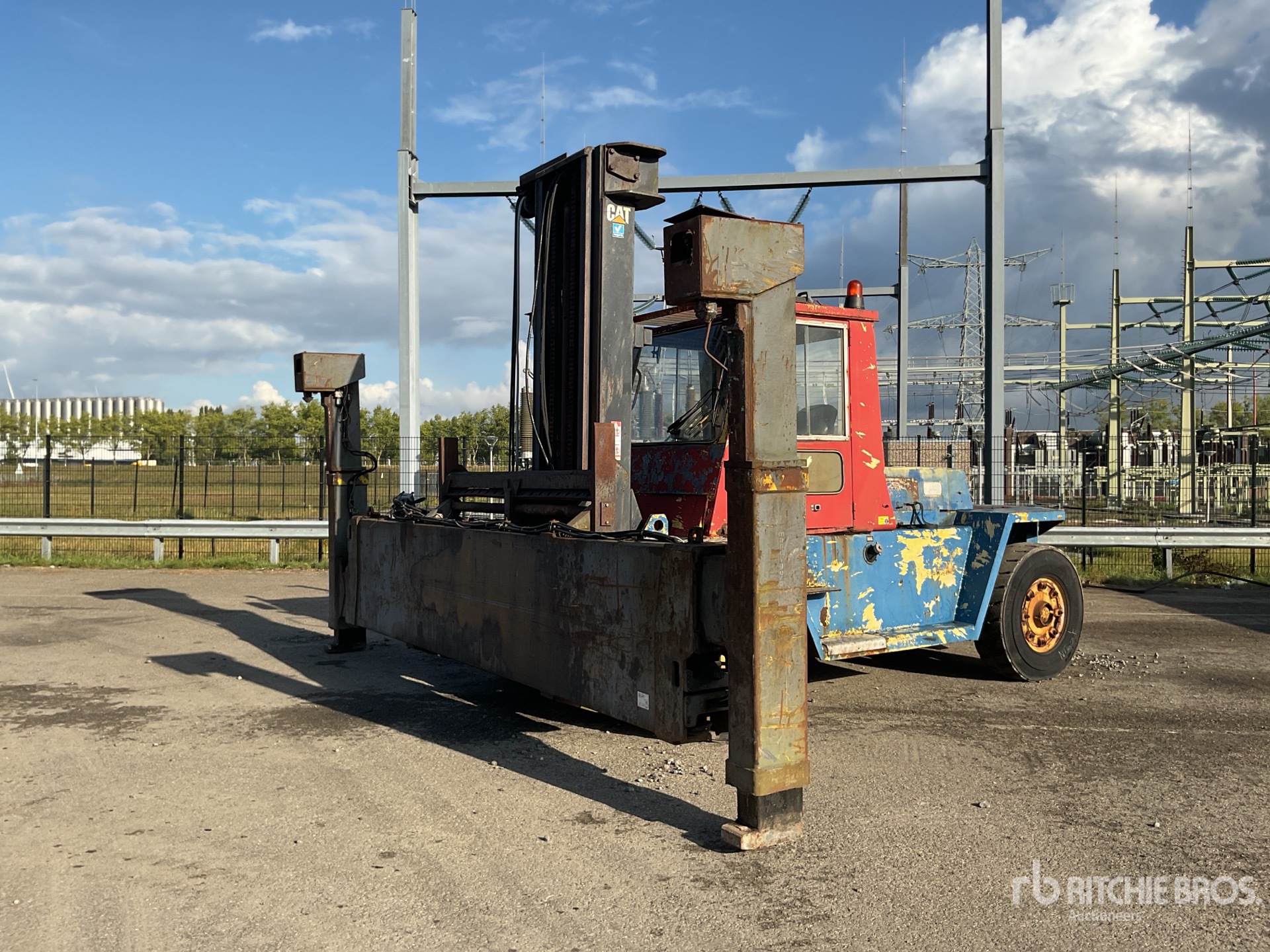 1990 Cat V-300B 9000 kg Containerumschlaggerät