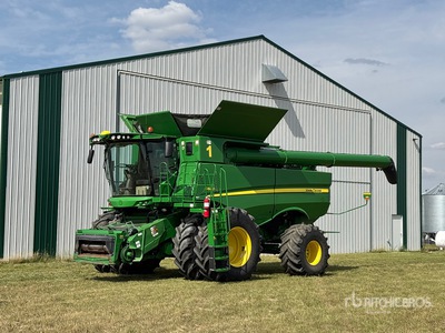 2017 John Deere S680 Combine Harvester