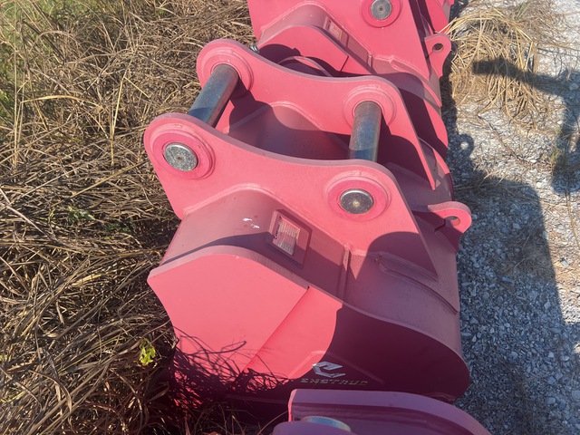 Enstruc HD 36 in Digging Excavator Bucket