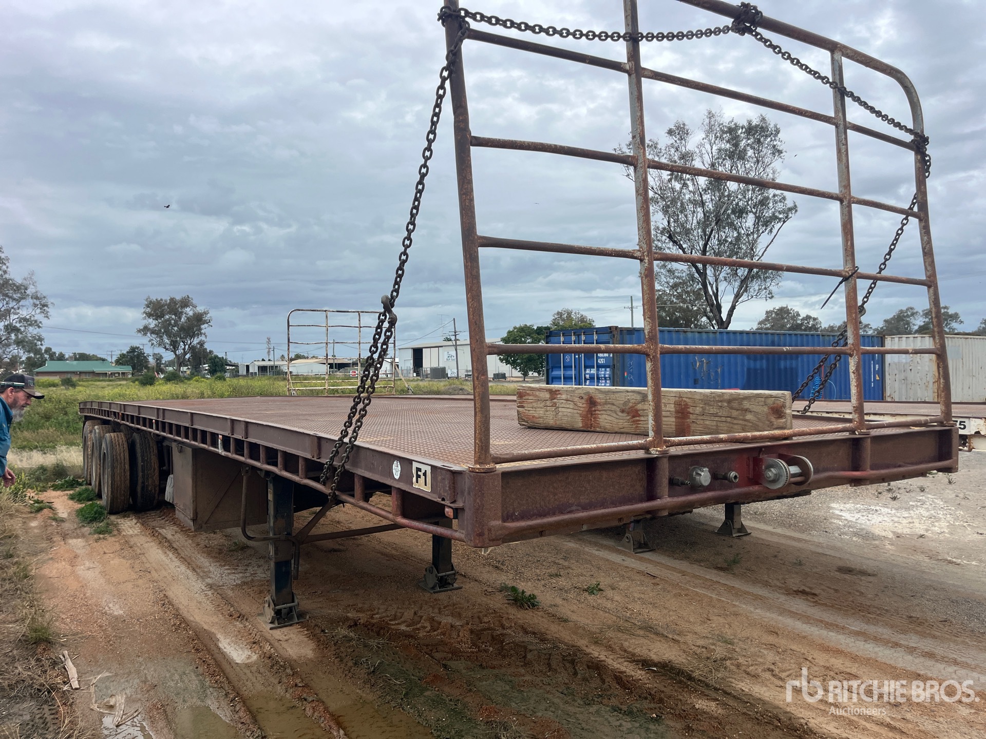 1982 Frieghter Tri/A Flatbed Trailer