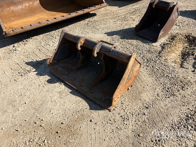 Bobcat 38 in Q/C Cleanup Excavator Bucket - Fits Hitachi ZX250