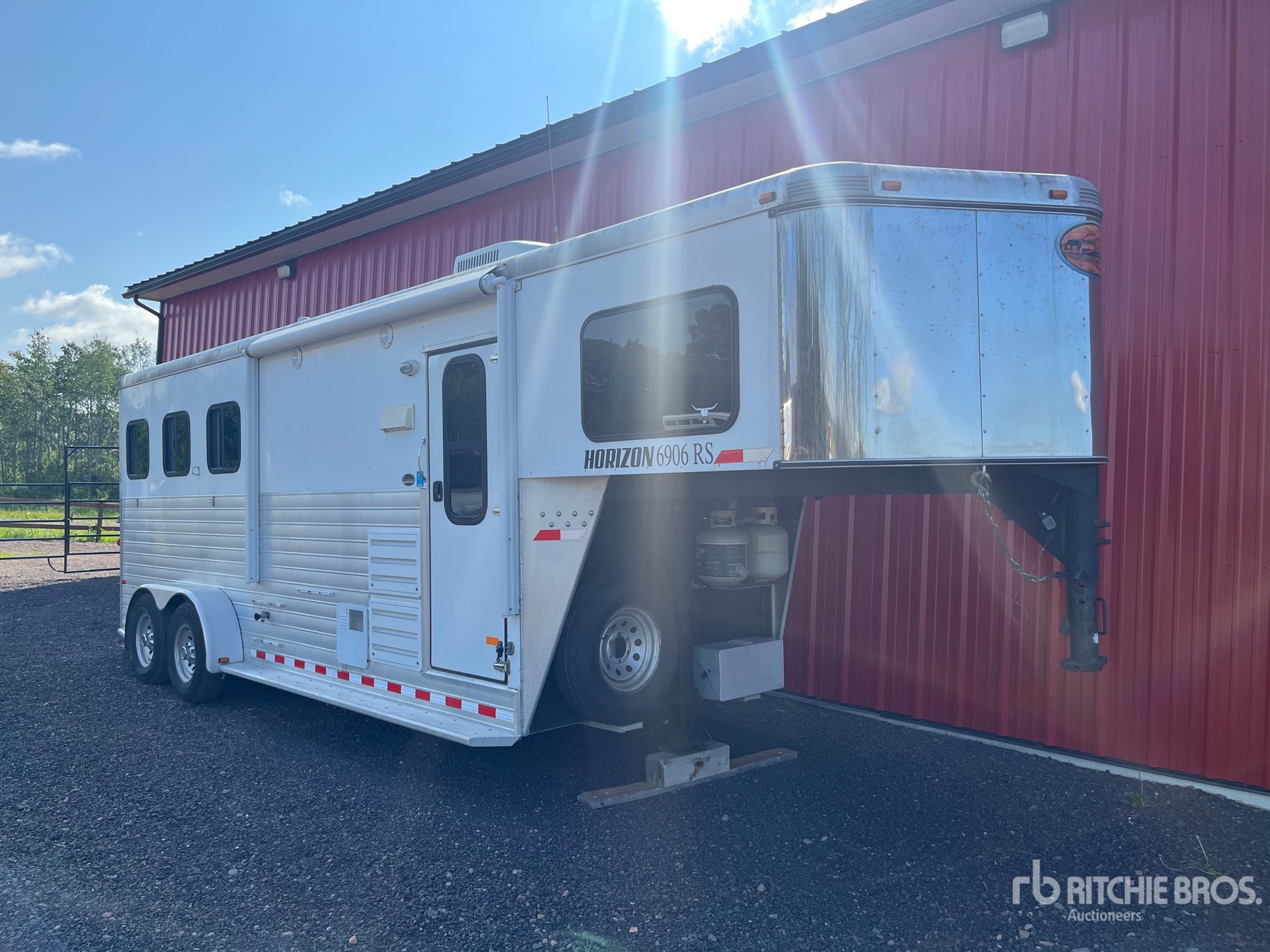 2013 Sundowner Horizon 6906RS 26 ft T/A Remorque pour chevaux