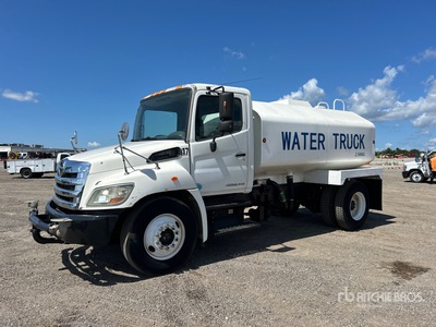 2012 Hino 268 2000 gal 4x2 Wassertank-Lkw