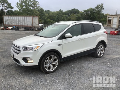 2019 Ford Escape を見 SUV