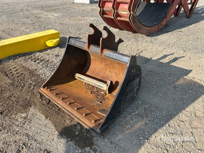 46 in Cleanup Excavator Bucket - Fits 75 Series