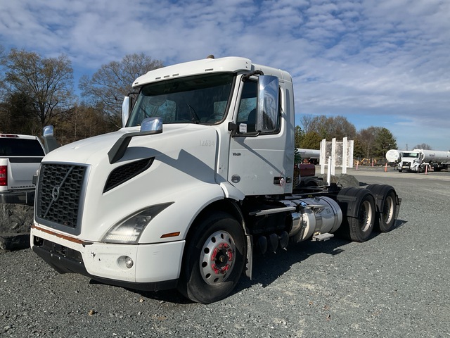 2019 Volvo VNR 6x4 T/A Day Cab Truck Tractor