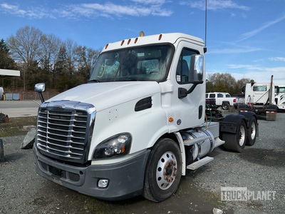 2018 Freightliner Cascadia 113 6x4 T/A Day Cab Truck Tractor