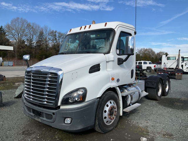 2018 Freightliner Cascadia 113 6x4 T/A Day Cab Truck Tractor