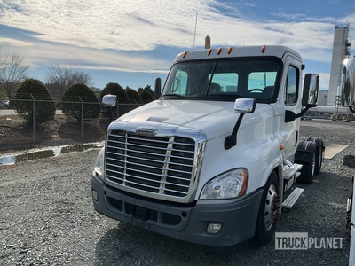 2016 Freightliner Cascadia 125 6x4 T/A Day Cab Truck Tractor