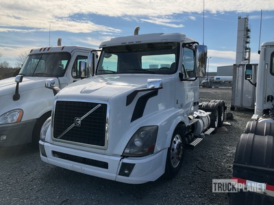 2016 Volvo VNL 6x4 T/A Day Cab Truck Tractor