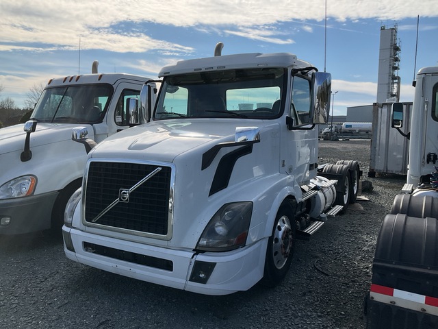 2016 Volvo VNL 6x4 T/A Day Cab Truck Tractor