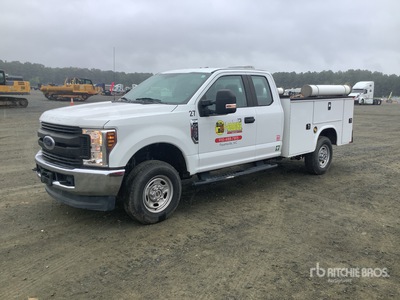 1999 Ford F-250 XL 4x4 Extended Cab Service Truck