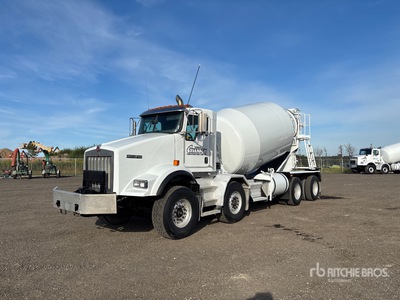 2011 Kenworth T800 8x4 Twin-Steer Camion malaxeur