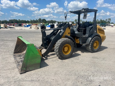 2018 John Deere 304L Chargeuse sur pneus