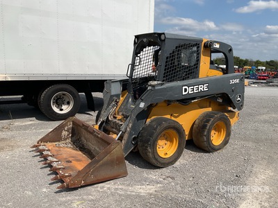2015 John Deere 326E Ładowarka o sterowaniu burtowym (Inoperable)