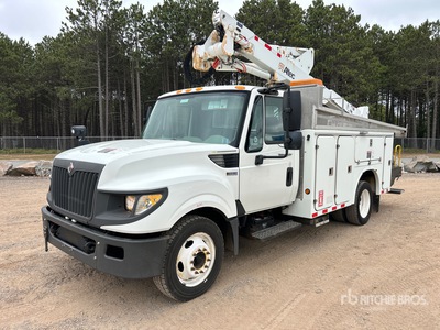 2012 Altec AT37-G 37 ft on 2013 International Terrastar 4x2 Arbeitsbühne-Lkw