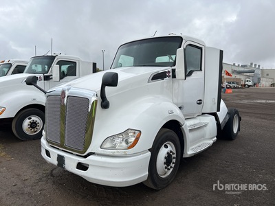 2015 Kenworth T680 4x2 S/A Day Cab Truck Tractor (Inoperable)
