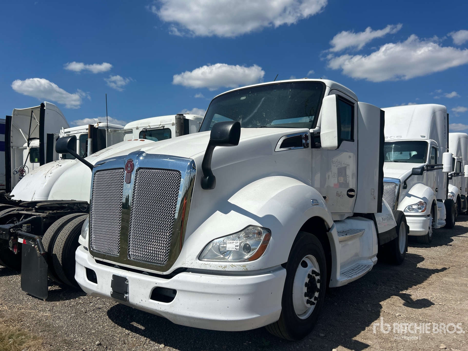 2015 Kenworth T-680 4x2 S/A Day Cab Truck Tractor