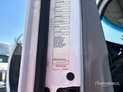 2014 Kenworth T680 4x2 Day Cab Truck Tractor