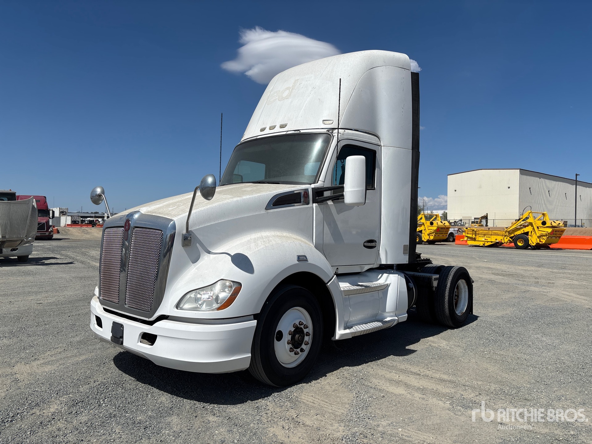 2014 Kenworth T680 4x2 S/A Day Cab Truck Tractor
